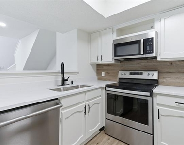 3101 Sondra Drive - Photo Thumbnail 13