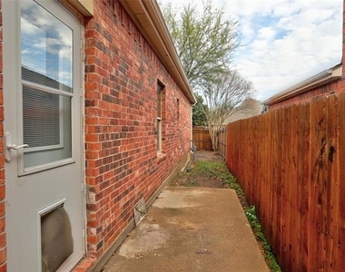 5916 Round Up Lane - Photo Thumbnail 17