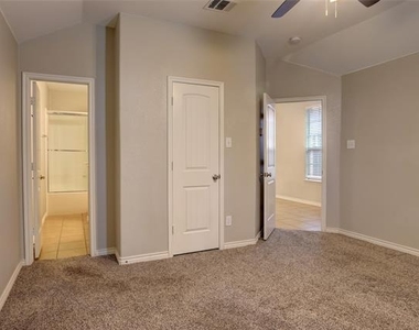 5916 Round Up Lane - Photo Thumbnail 9