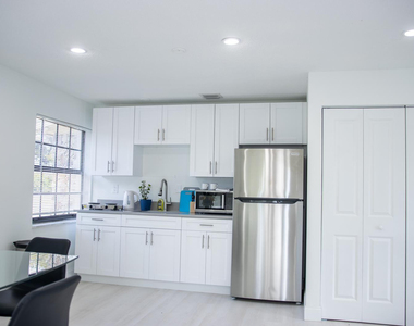 320 Nw 4th Avenue - Photo Thumbnail 5