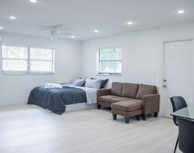 320 Nw 4th Avenue - Photo Thumbnail 3