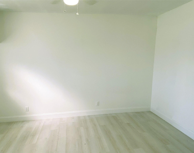 320 Nw 4th Avenue - Photo Thumbnail 8