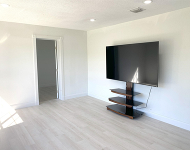 320 Nw 4th Avenue - Photo Thumbnail 2