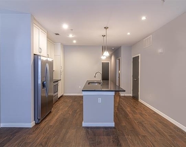 5609 Smu Boulevard - Photo Thumbnail 3