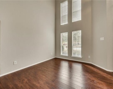 409 Knoll Park Court - Photo Thumbnail 3