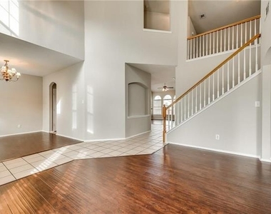 409 Knoll Park Court - Photo Thumbnail 5