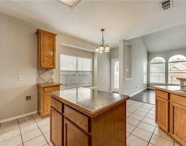 409 Knoll Park Court - Photo Thumbnail 10