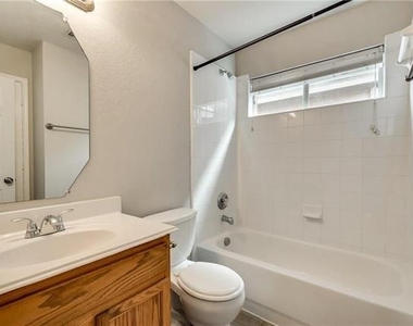 409 Knoll Park Court - Photo Thumbnail 17