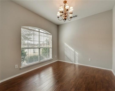 409 Knoll Park Court - Photo Thumbnail 4