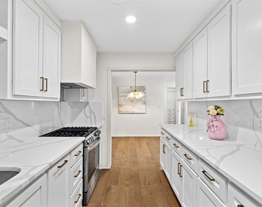 2737 Clermont Place - Photo Thumbnail 8
