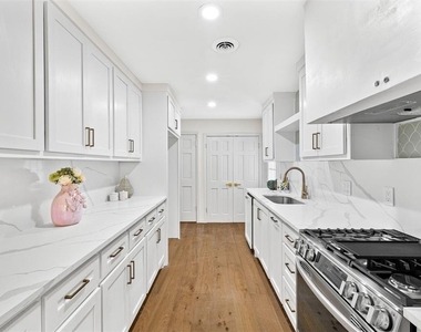 2737 Clermont Place - Photo Thumbnail 11