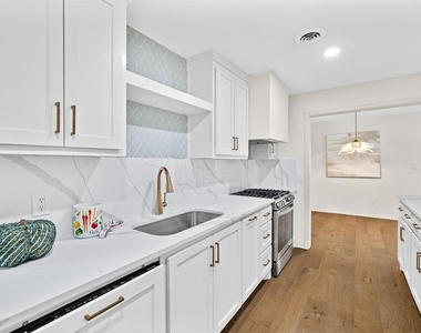 2737 Clermont Place - Photo Thumbnail 9