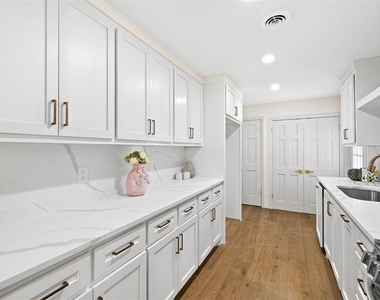 2737 Clermont Place - Photo Thumbnail 12