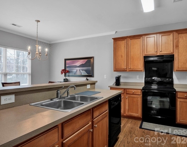 1401 Hammond Drive - Photo Thumbnail 15