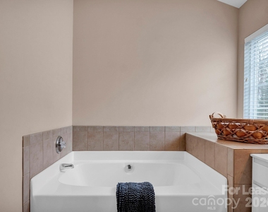 1401 Hammond Drive - Photo Thumbnail 25
