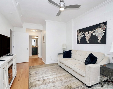 300 W 5th Street - Photo Thumbnail 7