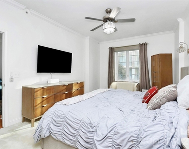 300 W 5th Street - Photo Thumbnail 16
