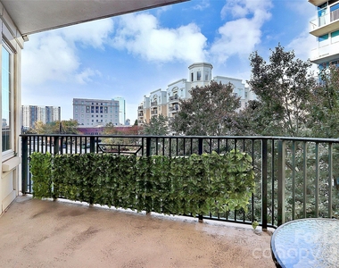 300 W 5th Street - Photo Thumbnail 22