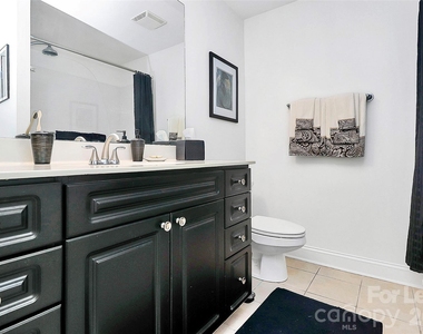 300 W 5th Street - Photo Thumbnail 4