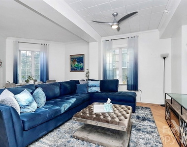 300 W 5th Street - Photo Thumbnail 13