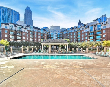 300 W 5th Street - Photo Thumbnail 26