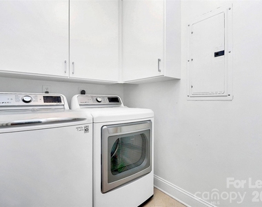 300 W 5th Street - Photo Thumbnail 2
