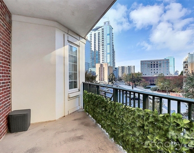 300 W 5th Street - Photo Thumbnail 20