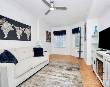 300 W 5th Street - Photo Thumbnail 6