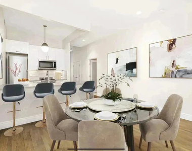 110 Greenwich Street - Photo Thumbnail 2