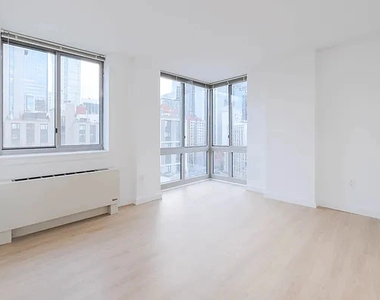 400 West 37th Street - Photo Thumbnail 1