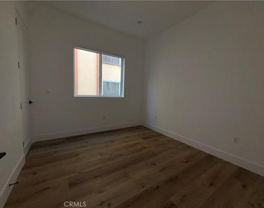 5044 Laurel Canyon Boulevard - Photo Thumbnail 3