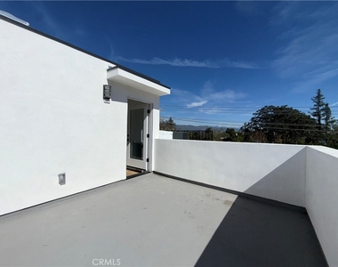 5044 Laurel Canyon Boulevard - Photo Thumbnail 9