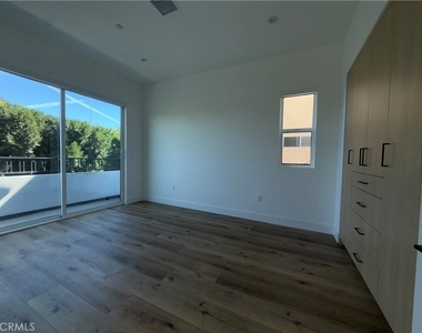 5044 Laurel Canyon Boulevard - Photo Thumbnail 7