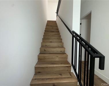 5044 Laurel Canyon Boulevard - Photo Thumbnail 4