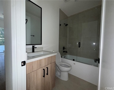 5044 Laurel Canyon Boulevard - Photo Thumbnail 2