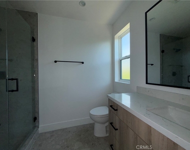 5044 Laurel Canyon Boulevard - Photo Thumbnail 8