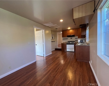 4727 Milne Drive - Photo Thumbnail 5