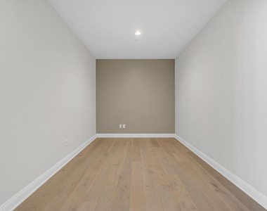 801 S Grand Avenue - Photo Thumbnail 47