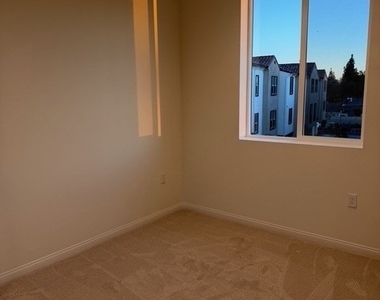 2420 E. Lincoln Avenue - Photo Thumbnail 13