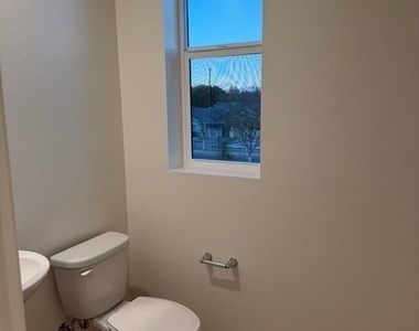 2420 E. Lincoln Avenue - Photo Thumbnail 7