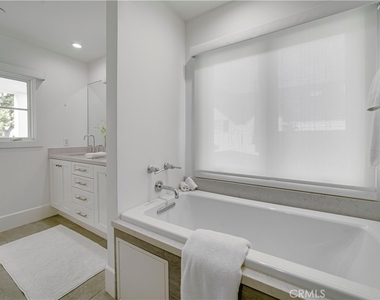 608 Heliotrope - Photo Thumbnail 45