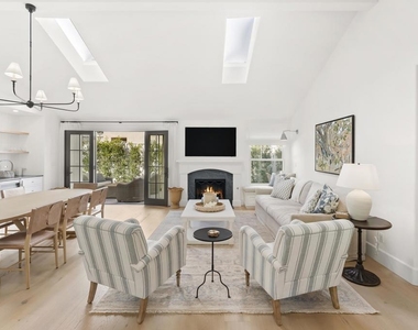 210 Estrella St - Photo Thumbnail 1
