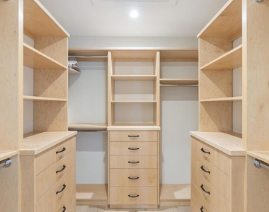 210 Estrella St - Photo Thumbnail 7
