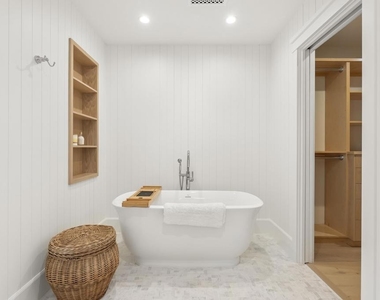 210 Estrella St - Photo Thumbnail 6