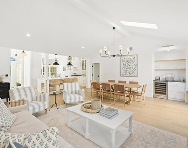 210 Estrella St - Photo Thumbnail 8