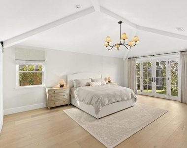 210 Estrella St - Photo Thumbnail 4