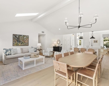 210 Estrella St - Photo Thumbnail 9
