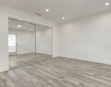 11326 Haskell Avenue - Photo Thumbnail 8