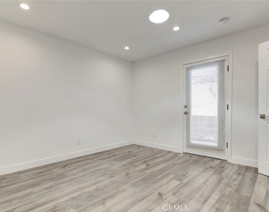 11326 Haskell Avenue - Photo Thumbnail 9