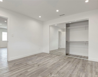 11326 Haskell Avenue - Photo Thumbnail 10